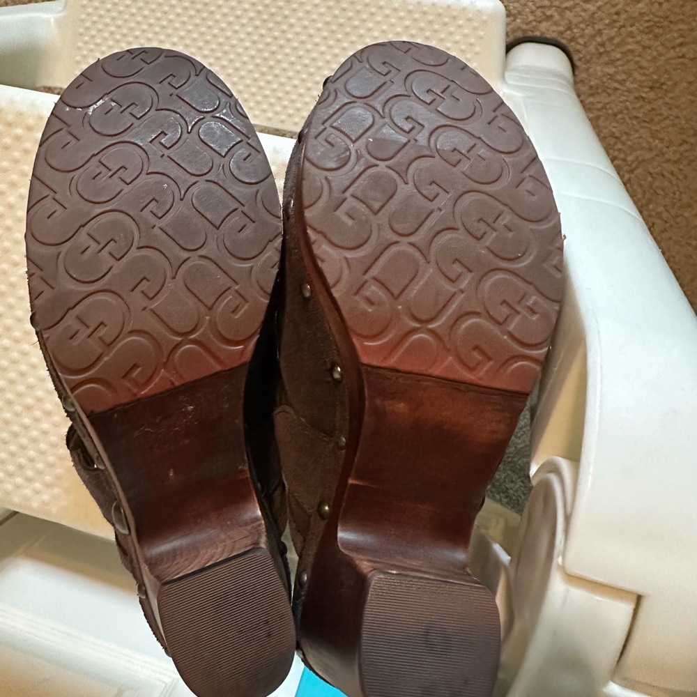 UGG Women's Clogs‎ Size 8 - Picture 6 of 7